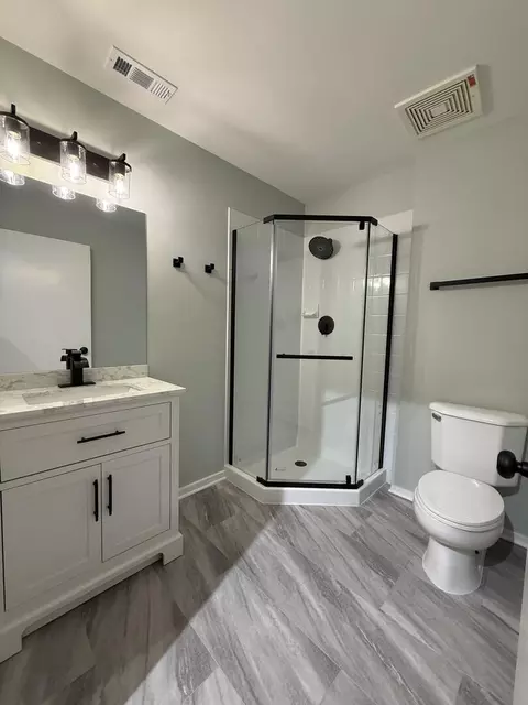 Bath - 1000 E 53rd St #511, Chicago, IL 60615 photo 1 of 4