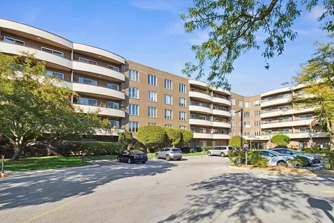 7201 N Lincoln Ave #308, Lincolnwood, IL 60712