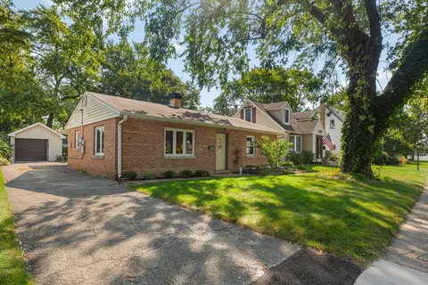 827 N Walnut Ave, Arlington Heights, IL 60004