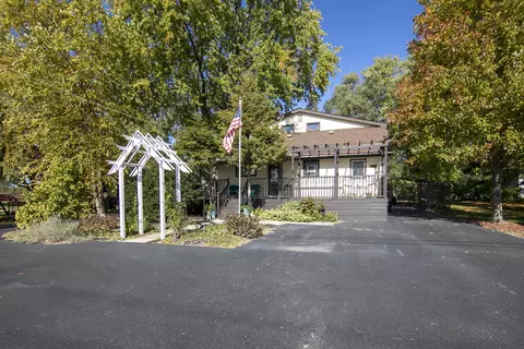 201 E Vanderkarr Rd, Saint Anne, IL 60964