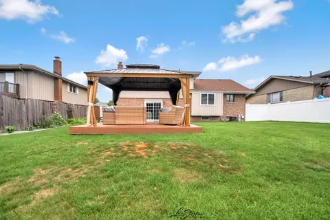 15524 Pine Rd, Oak Forest, IL 60452 photo 6