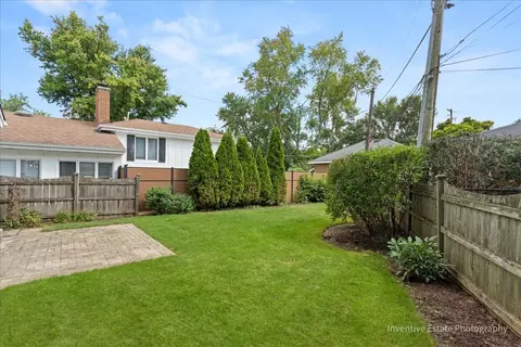Exterior - 567 Byrd Rd, Riverside, IL 60546 photo 4 of 6