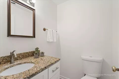 Bath - 567 Byrd Rd, Riverside, IL 60546 photo 1 of 3