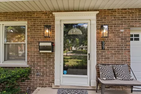 Exterior - 567 Byrd Rd, Riverside, IL 60546 photo 3 of 6