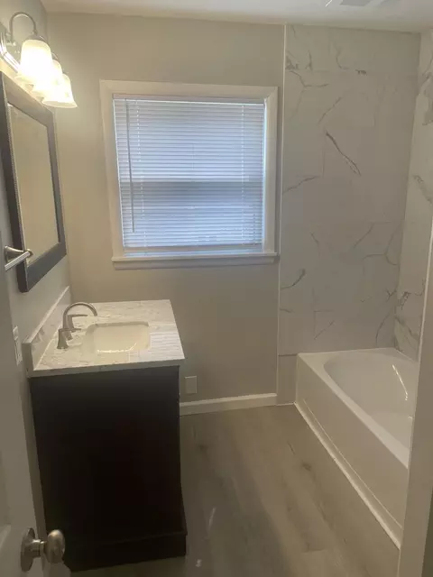 Bath - 545 S May Ave, Kankakee, IL 60901 photo 2 of 2