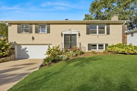5844 Kingston Ave, Lisle, IL 60532
