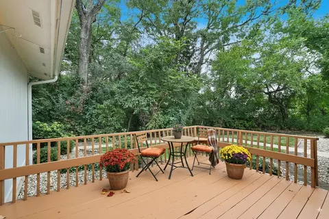 Exterior - 915 Royal Dr #2, Mchenry, IL 60050 photo 2 of 3