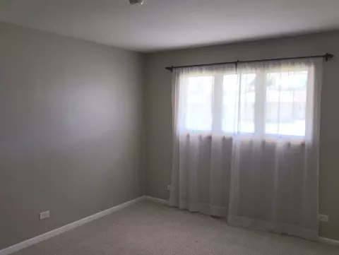 Bedroom - 720 Ambleside Rd, Des Plaines, IL 60016 photo 4 of 5