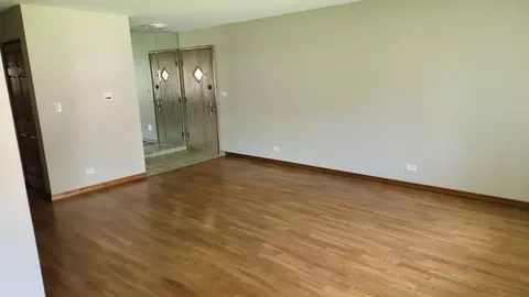 Living - 720 Ambleside Rd, Des Plaines, IL 60016 photo 1 of 4