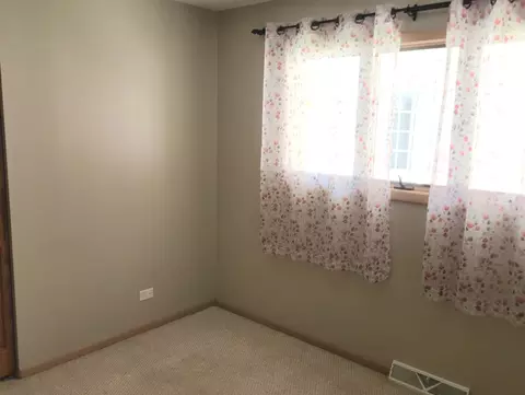 Bedroom - 720 Ambleside Rd, Des Plaines, IL 60016 photo 5 of 5
