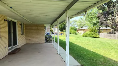 Exterior - 720 Ambleside Rd, Des Plaines, IL 60016 photo 4 of 4