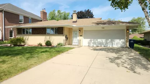 720 Ambleside Rd, Des Plaines, IL 60016