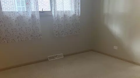 Bedroom - 720 Ambleside Rd, Des Plaines, IL 60016 photo 2 of 5