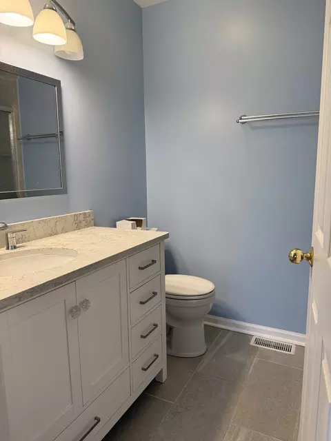 Bath - Undisclosed, Elgin, IL 60123 photo 1 of 2