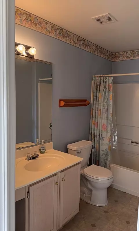 Bath - Undisclosed, Elgin, IL 60123 photo 2 of 2