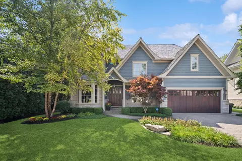 1019 Burton Ter, Glenview, IL 60025