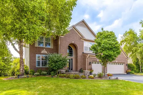 724 Porter Cir, Lindenhurst, IL 60046