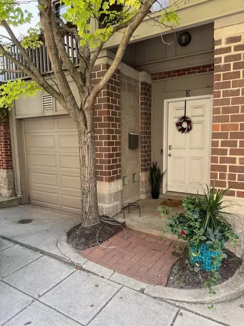 2743 N Wayne Ave #E, Chicago, IL 60614