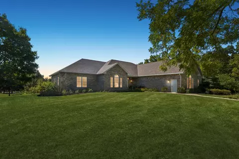 920 S Teut Rd, Burlington, WI 53105