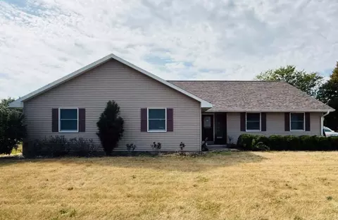 302 Mockingbird Ln, Le Roy, IL 61752