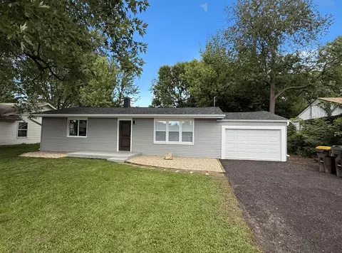 7819 Shore Dr, Machesney Park, IL 61115