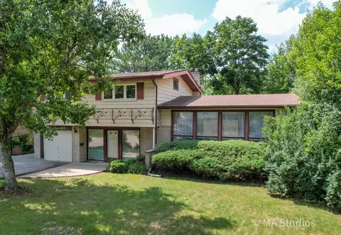 636 Clearview Dr, Glenview, IL 60025