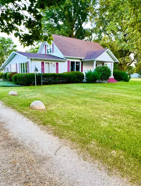 1231 N County Road 1050 E, Tuscola, IL 61953