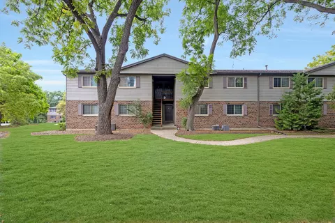 280 Woodridge Cir #E, South Elgin, IL 60177