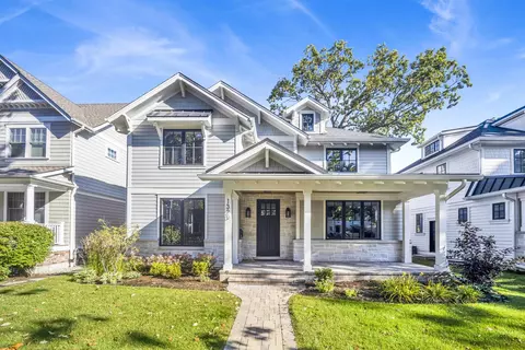 1320 Maple Ave, Wilmette, IL 60091