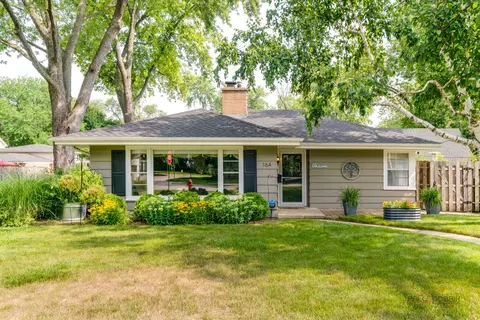 164 Coolidge Ave, Libertyville, IL 60048
