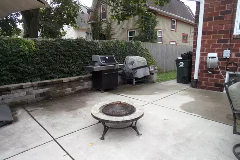 Exterior - 636 Bangs St, Aurora, IL 60505 photo 12 of 19