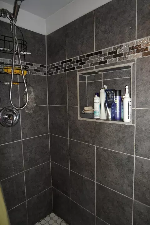 Bath - 636 Bangs St, Aurora, IL 60505 photo 5 of 5