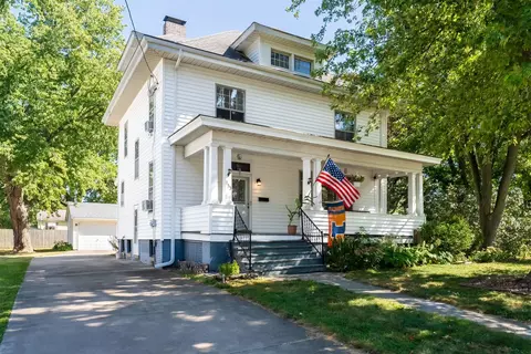 355 N Cherry St, El Paso, IL 61738