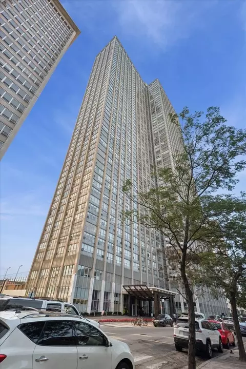 655 W Irving Park Rd #4216, Chicago, IL 60613