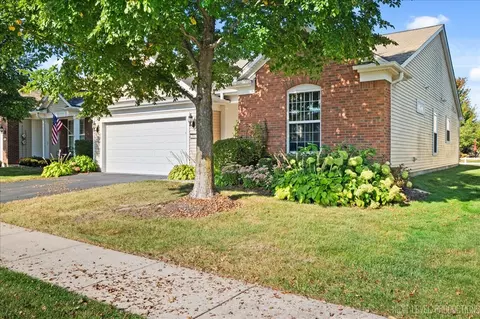 Exterior - 2802 Edgewater Dr, Elgin, IL 60124 photo 7 of 7
