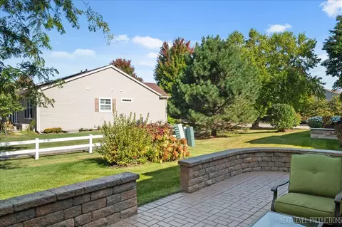 Exterior - 2802 Edgewater Dr, Elgin, IL 60124 photo 4 of 7
