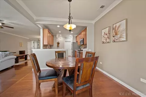 Dining - 2802 Edgewater Dr, Elgin, IL 60124 photo 2 of 4