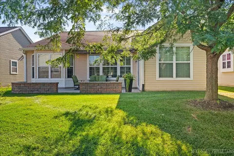 Exterior - 2802 Edgewater Dr, Elgin, IL 60124 photo 6 of 7