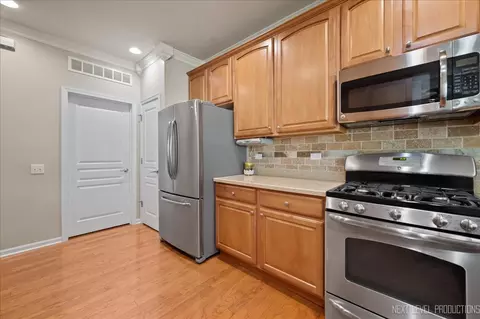 Kitchen - 2802 Edgewater Dr, Elgin, IL 60124 photo 3 of 3