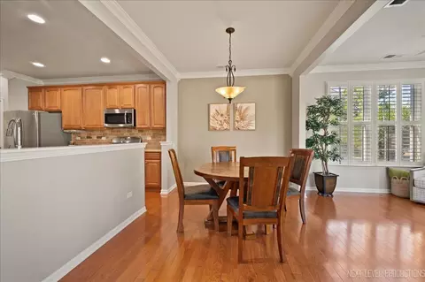 Dining - 2802 Edgewater Dr, Elgin, IL 60124 photo 3 of 4