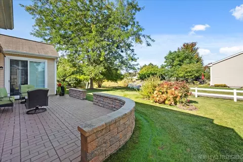 Exterior - 2802 Edgewater Dr, Elgin, IL 60124 photo 3 of 7