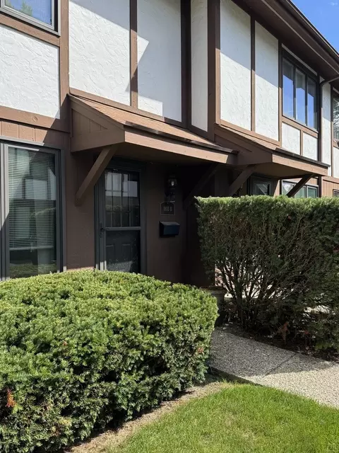 1803 Henley St #B, Glenview, IL 60025