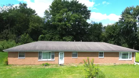 1703 Pinewood Ln, Joliet, IL 60433
