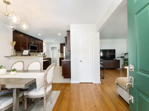 Entry Way - 358 E Saint Charles Rd, Elmhurst, IL 60126 photo 1 of 5