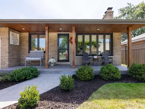 Exterior - 358 E Saint Charles Rd, Elmhurst, IL 60126 photo 2 of 9