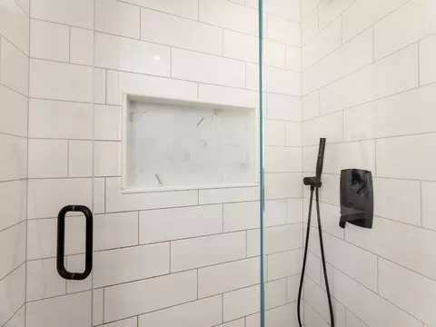 Bath - 358 E Saint Charles Rd, Elmhurst, IL 60126 photo 3 of 4