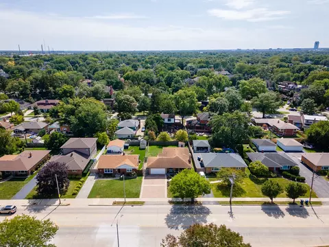 View/Area - 358 E Saint Charles Rd, Elmhurst, IL 60126 photo 3 of 4