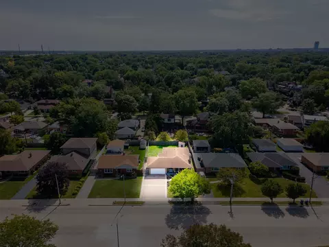View/Area - 358 E Saint Charles Rd, Elmhurst, IL 60126 photo 4 of 4