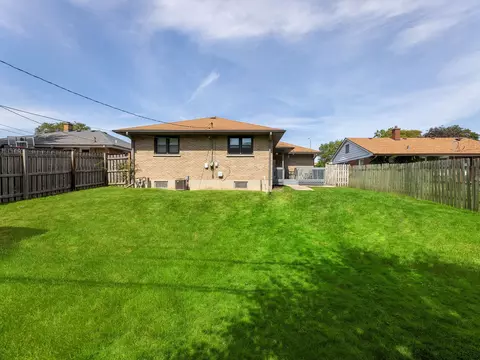 Exterior - 358 E Saint Charles Rd, Elmhurst, IL 60126 photo 7 of 9