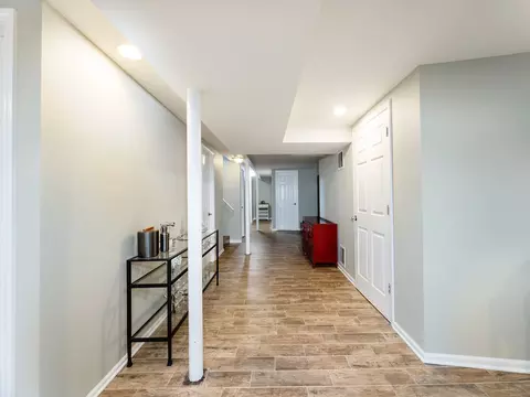 Entry Way - 358 E Saint Charles Rd, Elmhurst, IL 60126 photo 4 of 5